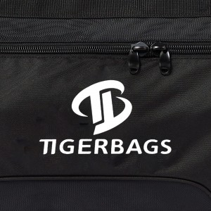 Спортивная сумка на колесиках из полиэстера с большой вместимостью, износостойкая и прочная.
