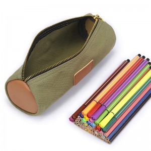 Preprosta platnena torbica za svinčnike s trpežno medeninasto zadrgo, ujemajoče se barvne zasnove – zelena