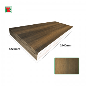 Anpassad storlek Trä Naturlig fanérplywoodskiva Naturlig 18 mm rökt ekfanerad plywood