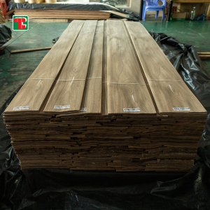 Aa Grade Crown Cut Black Natural American Walnut Wood Veneer Para sa mga Cabinete