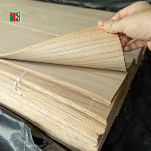 Nhà máy Trung Quốc Cung cấp Veneer gỗ sồi trắng 0,25mm 0,3mm 0,45mm 0,5mm 0,6mm