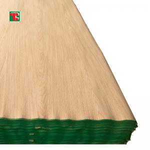 AA-kvalitet 0,45 mm 0,5 mm Nature röd ekfaner för plywoodskåp/dörrskinn