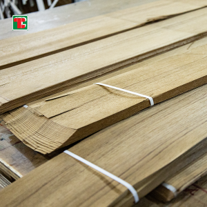 Xapa de fusta de teca de Myanmar natural de tall quart de 0,15 mm-0,5 mm per a fusta contraxapada de mobles
