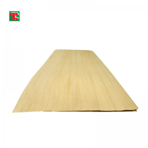 0,3 mm 0,45 mm 0,5 mm 0,6 mm Muntanya / Gra recte Xapa de fusta natural de roure blanc