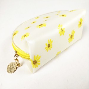 Handy Chic and Stylish VIP Gift Daisy Cosmetic Pouch