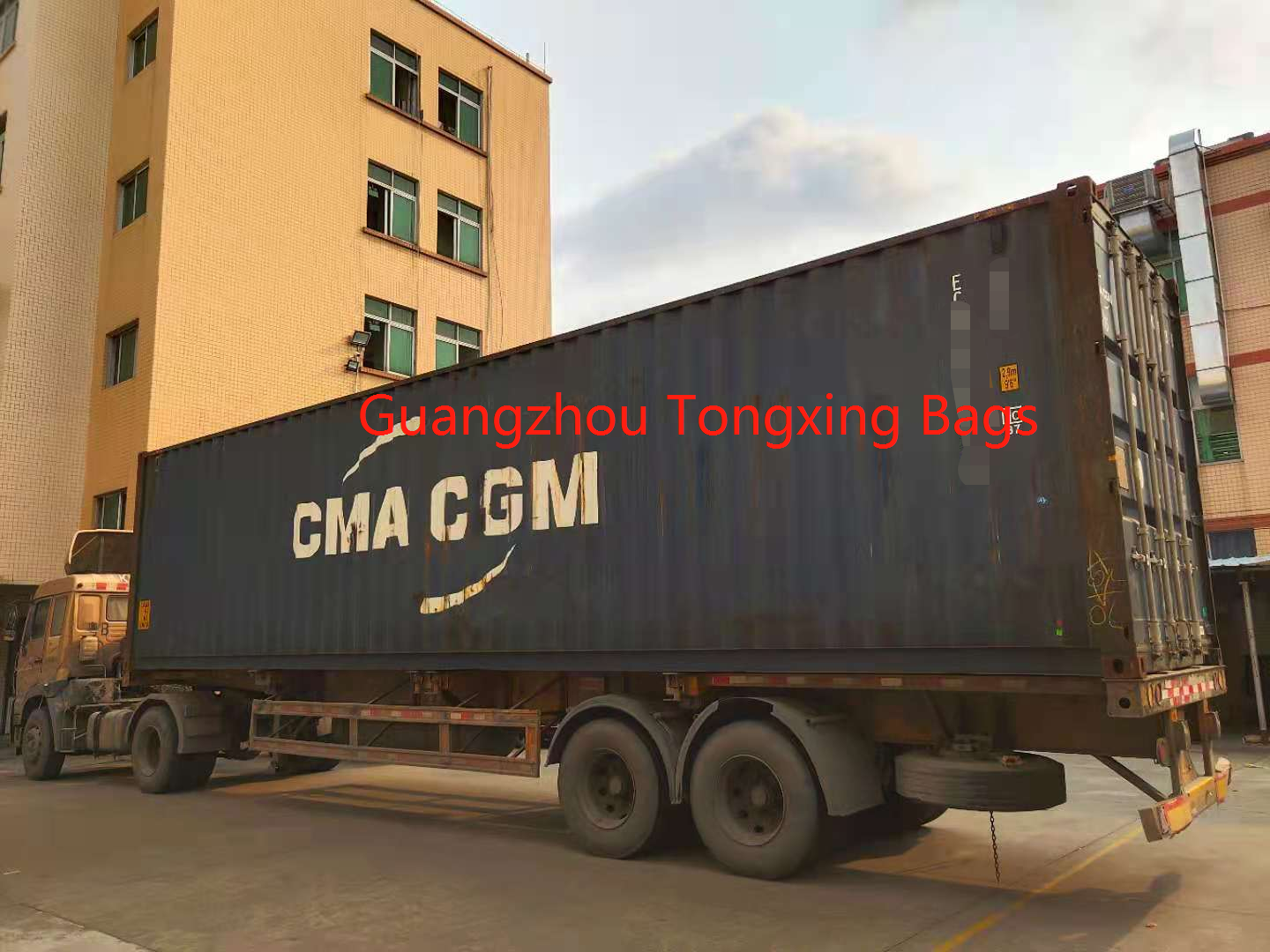 Loading Container—Guangzhou Tongxing Bags