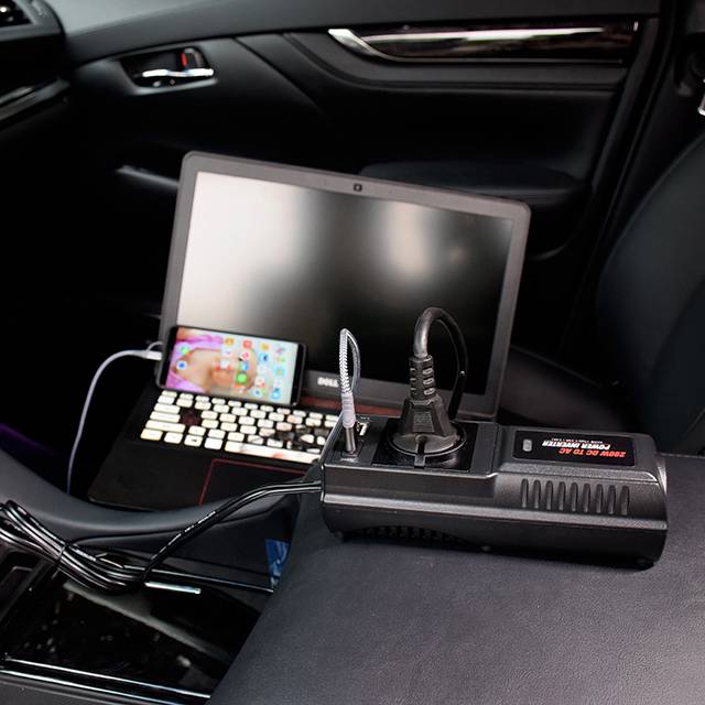 कार के लिए यूएसबी चार्जर के साथ कॉम्पैक्ट डिजाइन 12V से 220V / 230V पावर इन्वर्टर 200W dc से ac पावर स्ट्रिप इन्वर्टर