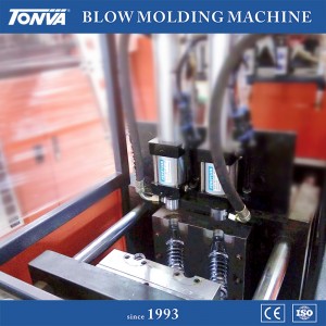 Halvautomatisk SBM-Handmatning Mjölkflaskmaskin maskin PET-flaska stretchformblåsningsmaskin