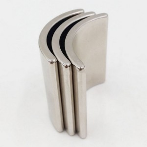 មេដែកឧស្សាហកម្មមាស បង្កើតមេដែក N52 អចិន្រ្តៃយ៍ Arc Tile Neodymium Magnet