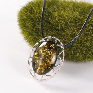 Pendant Ladies Necklace Cutout Silver Inlaid Amber Pendant Clavicle Chain Silver 01P3089