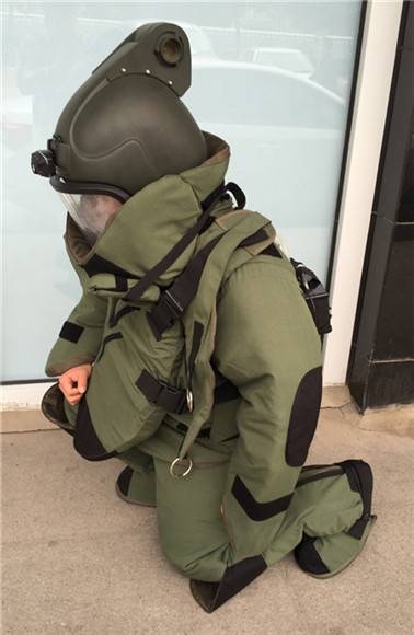 Eod bombų šalinimo kostiumas