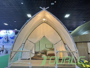 Posebej zasnovan dvoslojni safari šotor z jekleno konstrukcijo