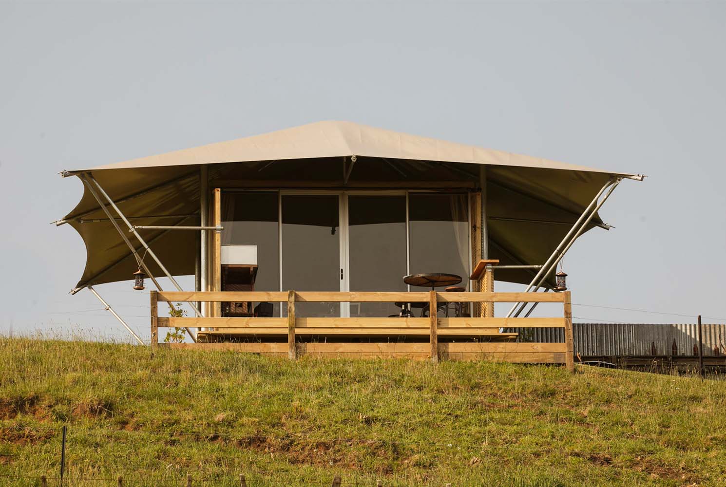 Луксузни хотелски шатор са затезном мембраном (2)