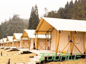 Doppelstoff-Safarizelt für verschneite Bergcampingplätze