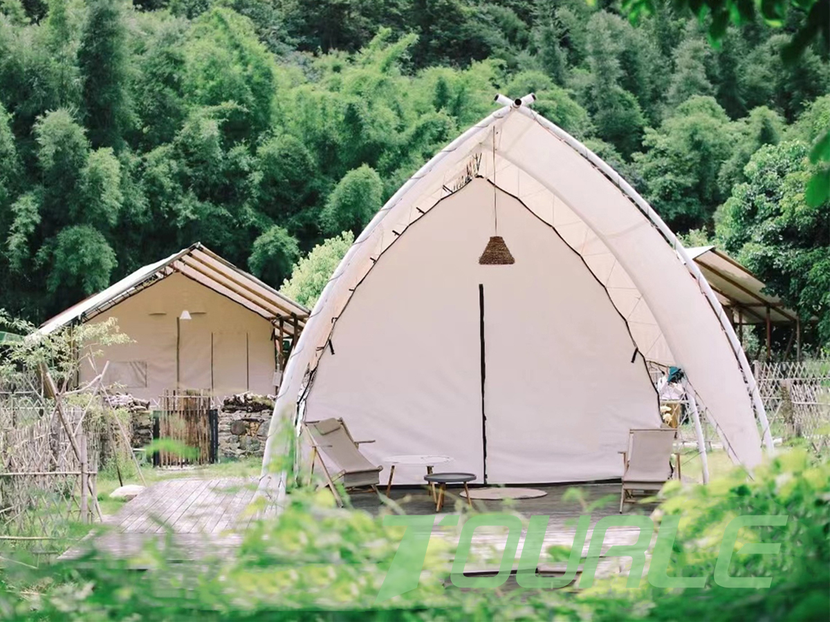 सफेद सेलबोट सफारी तम्बू C300 ग्लैम्पिंग होटल तम्बू रिज़ॉर्ट तम्बू टूरल तम्बू