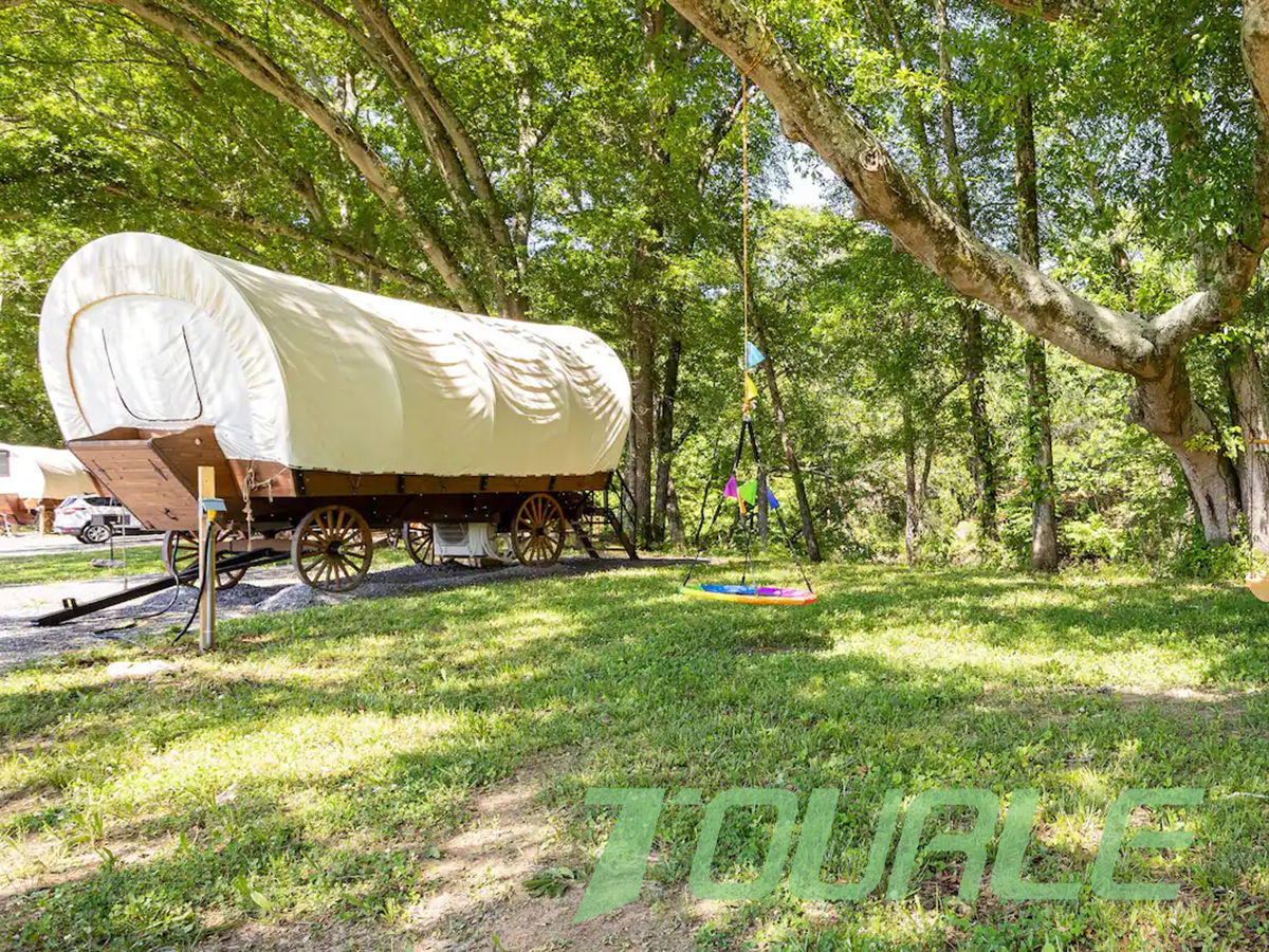 Tenda da campeggio mobile glamping con carro coperto in legno, tenda da campeggio all'aperto di lusso