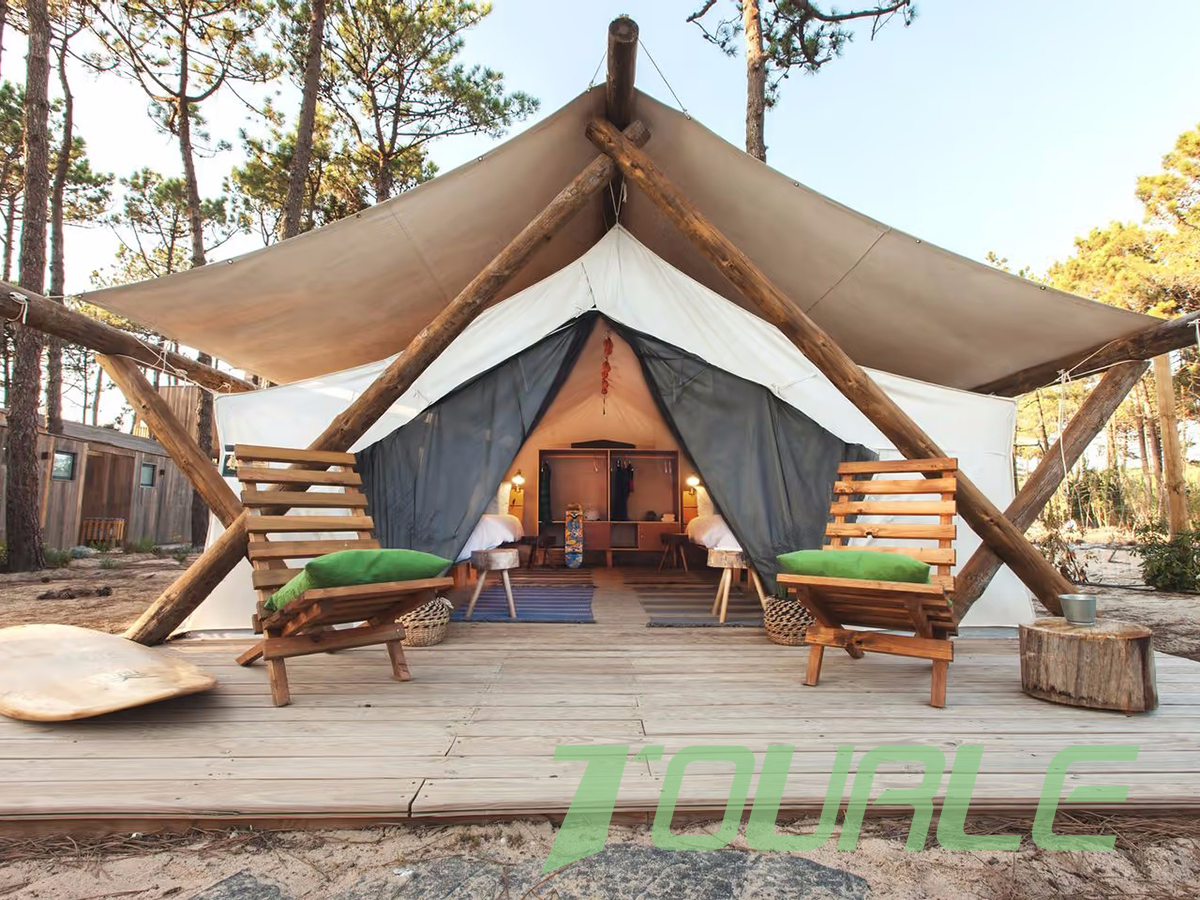 Tenda glamping ecologica per le vacanze in hotel di lusso all'aperto, campeggio, safari, resort, per le vacanze