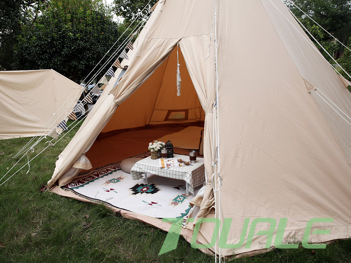 Водоустойчивый шатер семьи шатра Типи 4 сезонов большой на открытом воздухе располагаясь лагерем с отверстием плиты