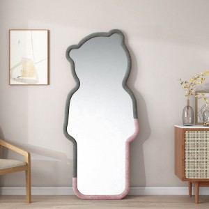 Нерегулярне декоративне велике хвилясте дзеркало, що стоїть на стіні, повна довжина корпусу, підлогове дзеркало