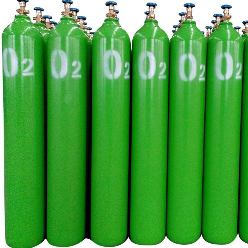 Oxigén (O2)