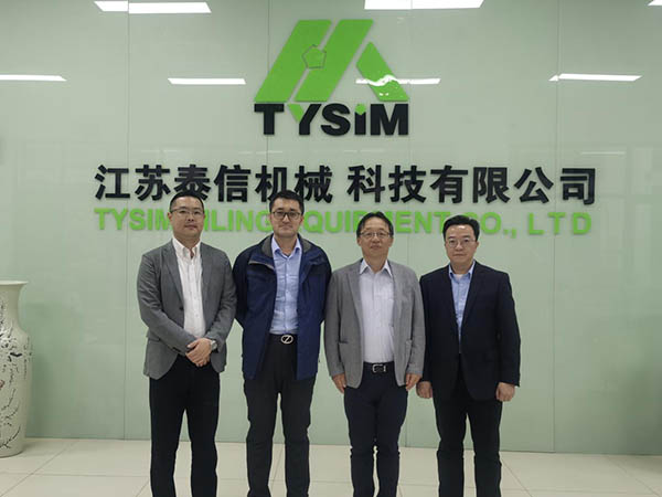 Hitachi inşaat makineleri uygulama uzmanları TYSİM'i ziyaret etti