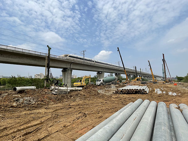 Pajisjet rrotulluese të shpimit Tysim shumëfunksionale ndihmojnë në ndërtimin e hekurudhës ndërqytetëse Jiangsu South Riverbank