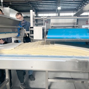 Výrobní linka na zpracování pekařského těsta