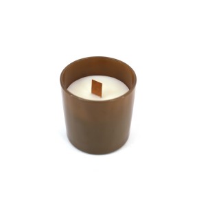 Ароматична свічка зі скляної банки з кольоровим напиленням і дерев’яним гнотом