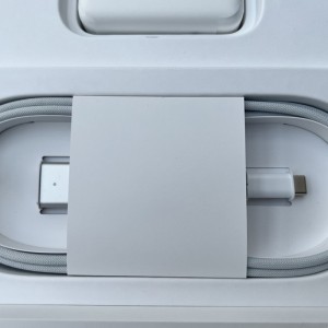 Wit Macbook-verpakkingsboks vir gebruikte Macbook-versending