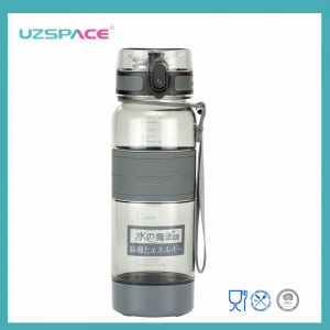 700 ml UZSPACE Hoë kwaliteit Tritan Drinkware Lekbestand Eko-vriendelike pasgemaakte plastiek waterbottel 700 ml BPA-vrye waterbottel
