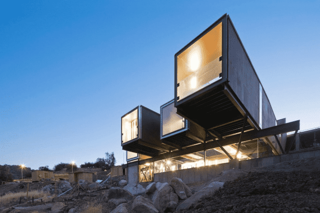 What opportunities and challenges will the development of container houses face？