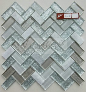 အထည်အလိပ်ပုံနှိပ်ခြင်း မီးခိုးရောင် ငါးရိုးမှန်ကျောက် Mosaic Tile Crystal Glass Wall Decor Matt Finished Mosaic Tiles Hot Product Crystal White Marble Linear Backsplash Mosaic Tiles