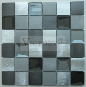 ការតុបតែងរចនាចុងក្រោយគេបង្អស់ដ៏ស្រស់ស្អាត ប្រផេះកញ្ចក់ដែក Mosaic Tile Brown Strip Linear Glass Mix Aluminum Mosaic Pattern Kitchen Backsplash