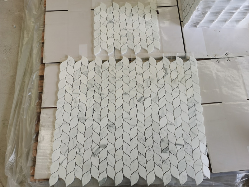 Labing maayo nga Bianco Carrara White Marble Mosaic ug Pattern Waterjet Leaf Tile (5)