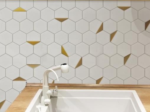 Bianco White Hexagon μαρμάρινα πλακάκια με μεταλλικό μωσαϊκό μετα-μαρμάρου για οπίσθιες πιτσιλιές τοίχου