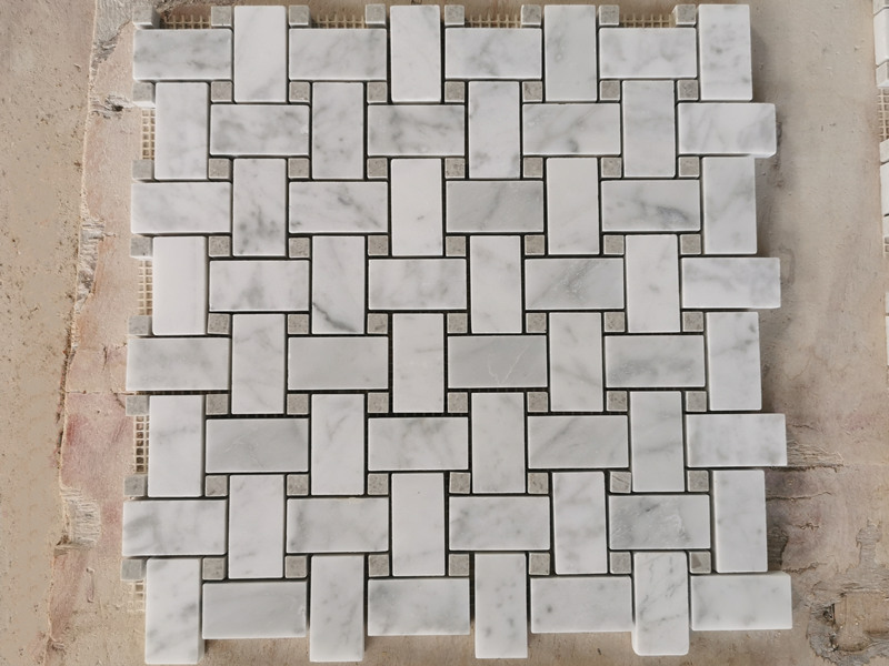 Carraran mosaiikkilaatat Kylpyhuoneen lattia Basketweave-valkoiset marmorimosaiikit (5)