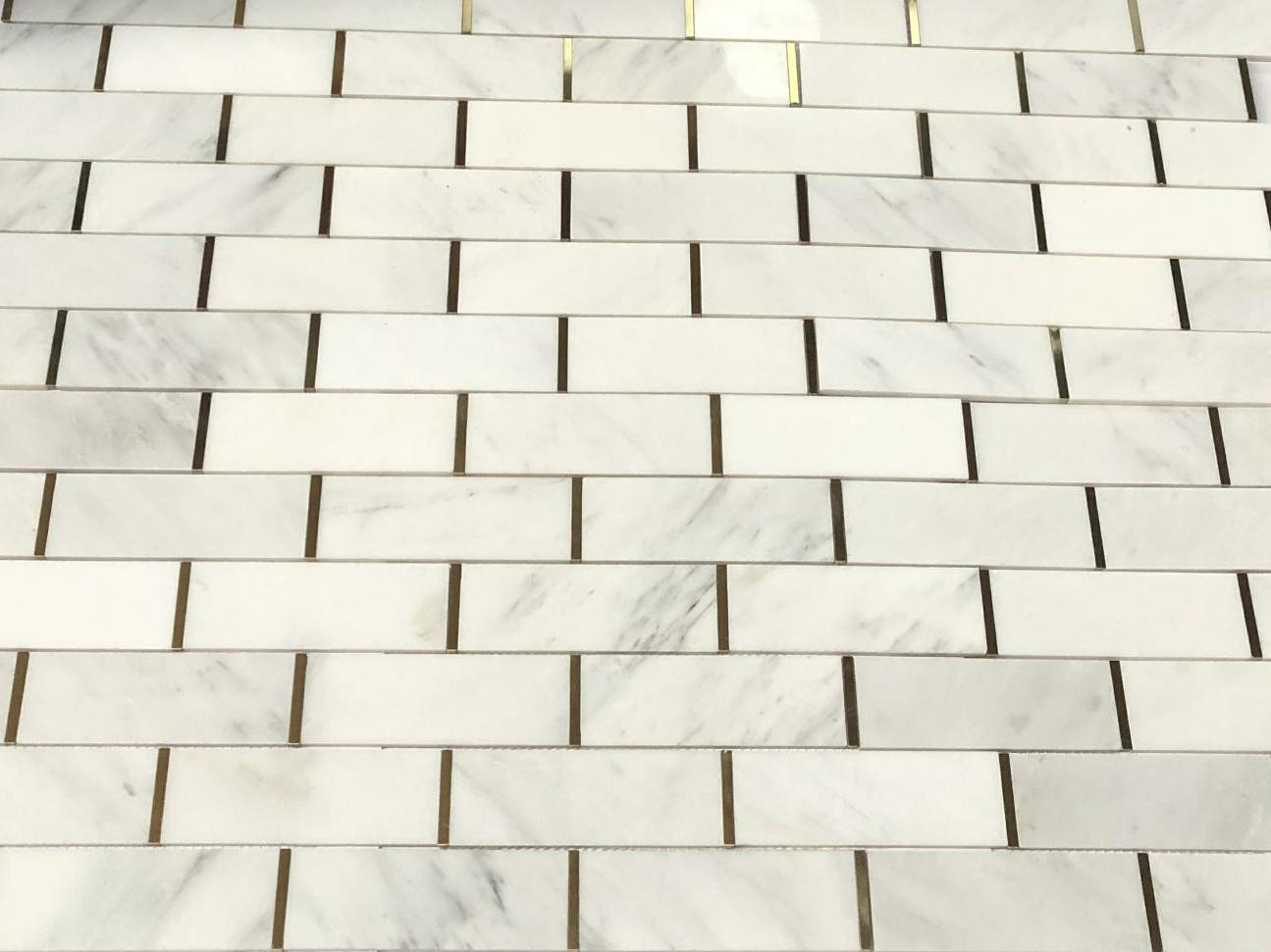 Carrara White Marble និង Metal Mosaic Backsplash ក្បឿង Subway (5)
