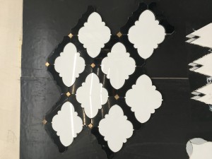 Incrustacions de llautó fetes a mà rajoles de mosaic de raig d'aigua de marbre blanc i negre natural