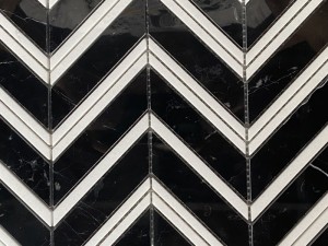 Herringbone Chevron တင်သွင်းသူ အနက်ရောင်နှင့် အဖြူရောင် စကျင်ကျောက်ပြား Mosaic ကြွေပြား