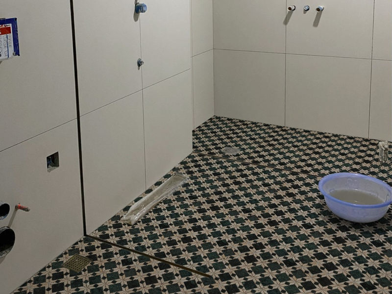 Mozaīkas flīzes vannas istabas grīdai