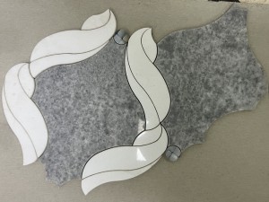 រចនាថ្មី Waterjet Marble Gray និង White Mosaic Backsplash Tile