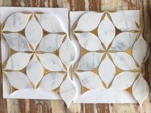 Nuovo fornitore di piastrelle per backsplash in mosaico a getto d'acqua con intarsio in marmo bianco e ottone