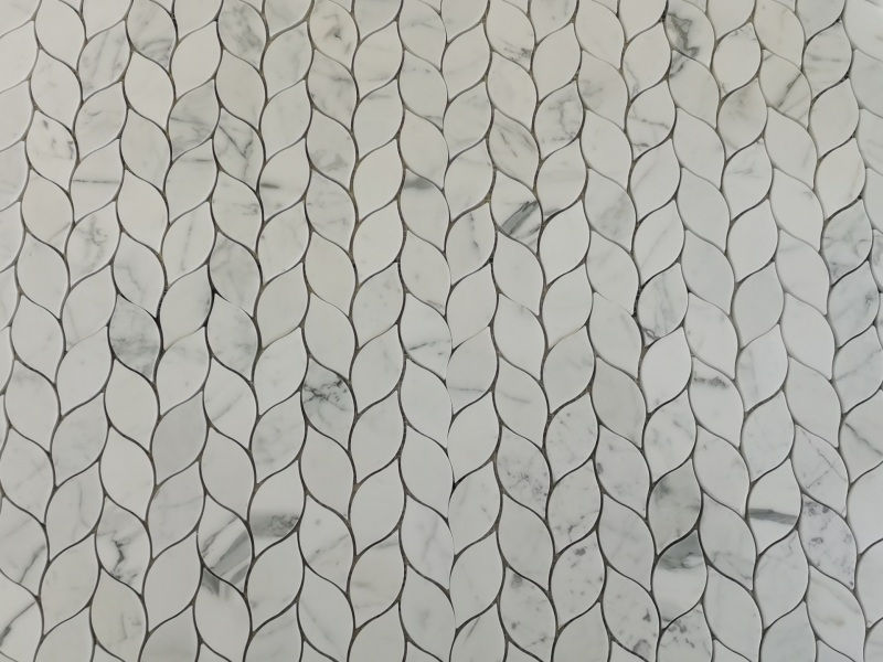 Neue Wasserstrahlfliesen aus natürlichen Carrara-weißen Marmormosaikfliesen