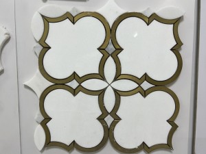 „Waterjet“ marmurinė mozaikinė balta plytelė su žalvario įdėklu sienoms / grindims
