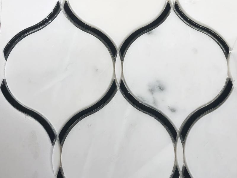 Waterjet Stone Mosaic White Marble Arabesque Tile Para sa Wall Decor (7)
