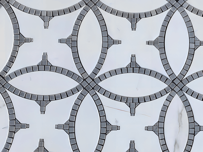 Biela mramorová textúra vodným lúčom Tmavošedá mramorová tehlová dekoračná mozaika (1)