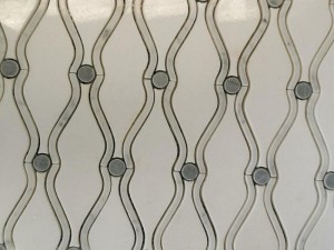 Персонализирана водна струя бяла вълнообразна арабескова мраморна стенна мозайка