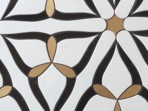 Umweru Wirabura Waterjet Marble Mosaic hamwe na Brass Inlay Tile Inyuma