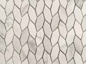 Baltos natūralaus akmens mozaikos sienų plytelės, lapų raštas Backsplash