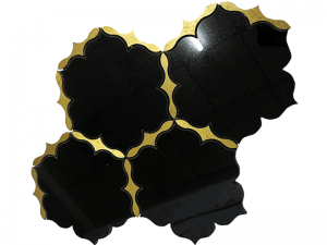 Nagykereskedelmi fekete kő mozaik csempe Waterjet sárgaréz berakásos csempe Backsplash